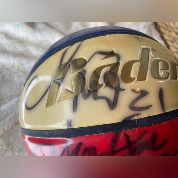 Harlem Globetrotters 2002 Naismith Basketball Hall Of Fame Ball  multiple sig. - Picture 9 of 10